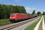 185 300 mit einem gemischten G�terzug aus Freilassing kommend am 2.