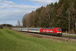193 965 mit dem  Sn�lltaget-Skizug  auf dem Weg nach Salzburg.