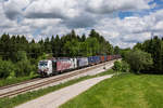 193 774 und 193 771 mit einem Containerzug am 25.
