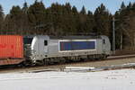 383 406 auf dem Weg nach Salzburg am 27. Januar 2022 bei Grabenst�tt.