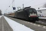 ES 64 U2-074 von  MRCE  vor dem IC  K�nigssee , am 25.