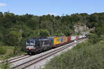 193 706 von  MERCITALIA  mit einem  KLV  kurz nachdem  Esslingerbergtunnel  am 9. August 2022 bei Sollnhofen im Altm�hltal.
