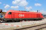 2016 070-2 eingesetzt vor einem Bauzug w�hrend des Umbaus des Salzburger Hauptbahnhofes.