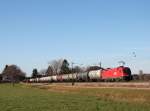 1116 030-8 mit einem Kesselwagenzug aus M�nchen kommend bei �bersee.