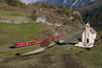 RhB Ge 4/4 II 614 bei der Einfahrt in Ardez am 24.