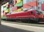Im Salzburger Hauptbahnhof erwischten wir am 8. August 2009 die
slowenische 541 108-1. Vorgespannt war ein Taurus der Salzburger
Lokalbahn.